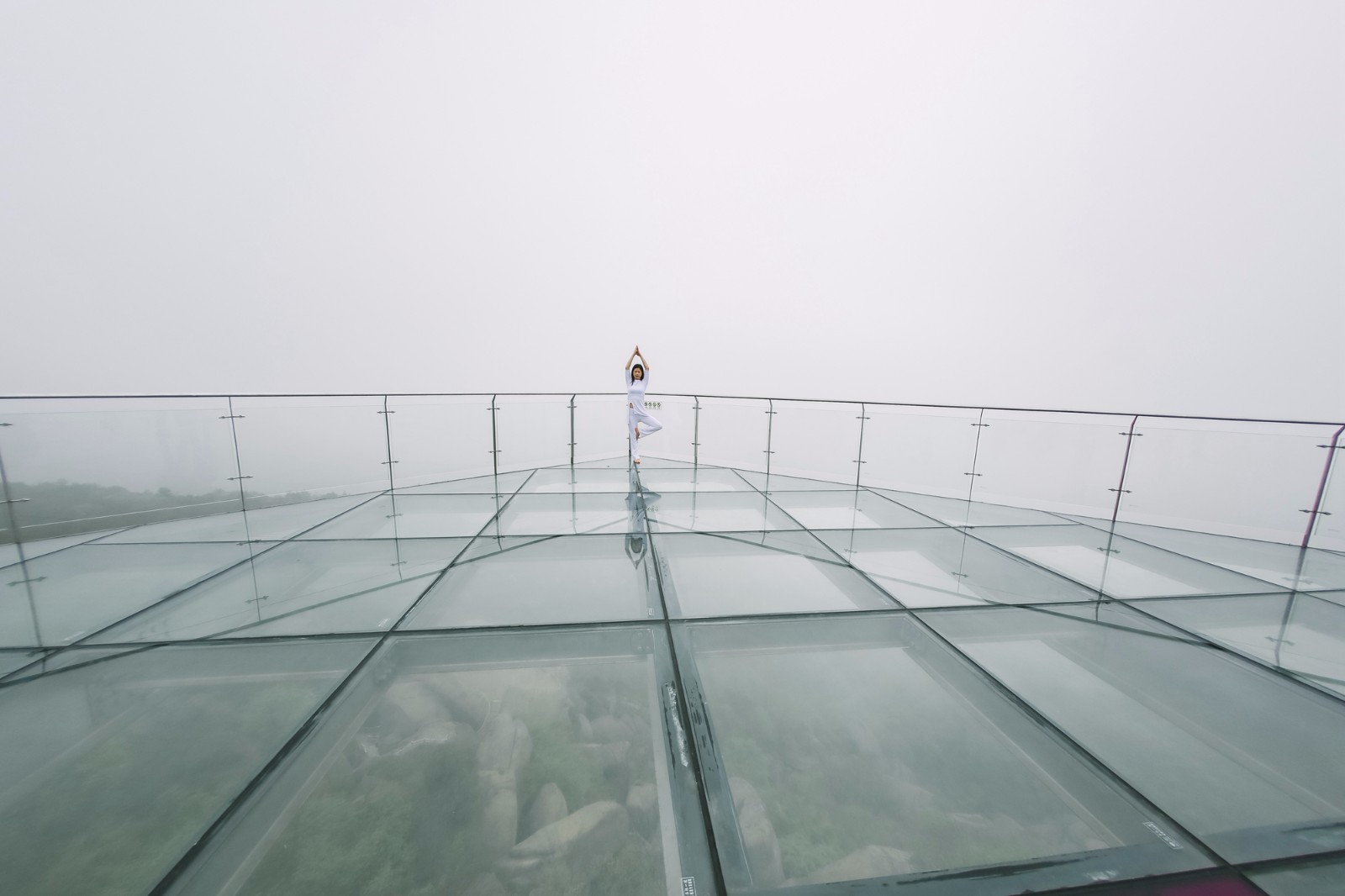 巨石山云上瑜伽,玻璃观景台的天空之境