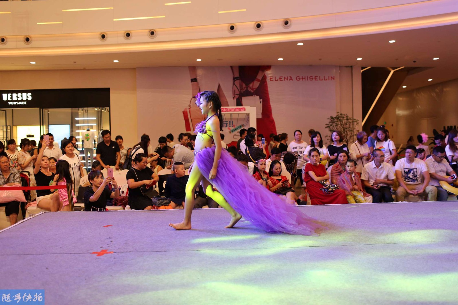 10后小萌娃参加儿童版的"维密"秀场 惊呆现场爸妈|儿童版|维密|秀场_