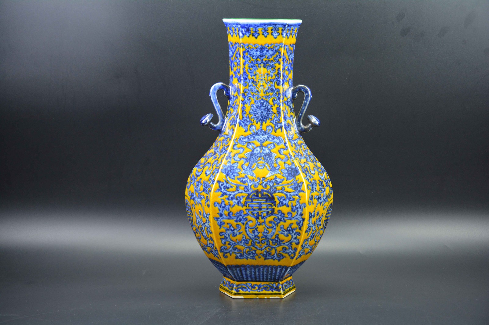 莲花寿字纹如意耳寓意福寿如意 为何六棱瓶是方器中少见之作