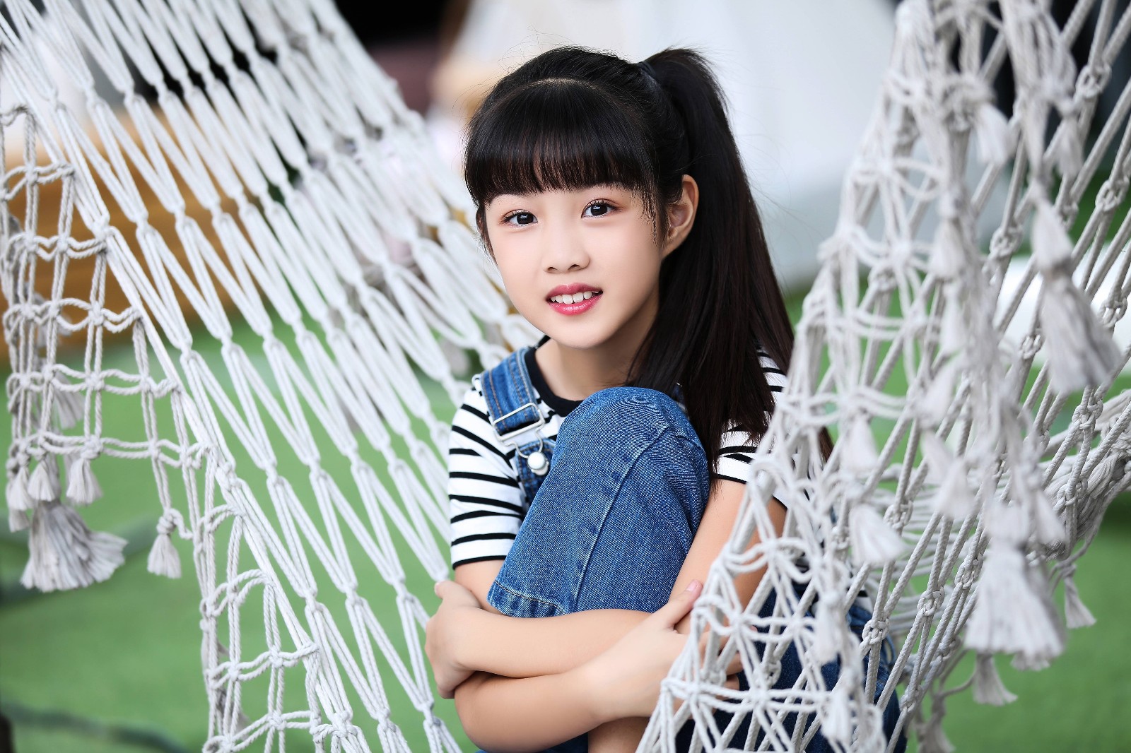 人气童星李亚真曝清爽写真五官精致灵气十足