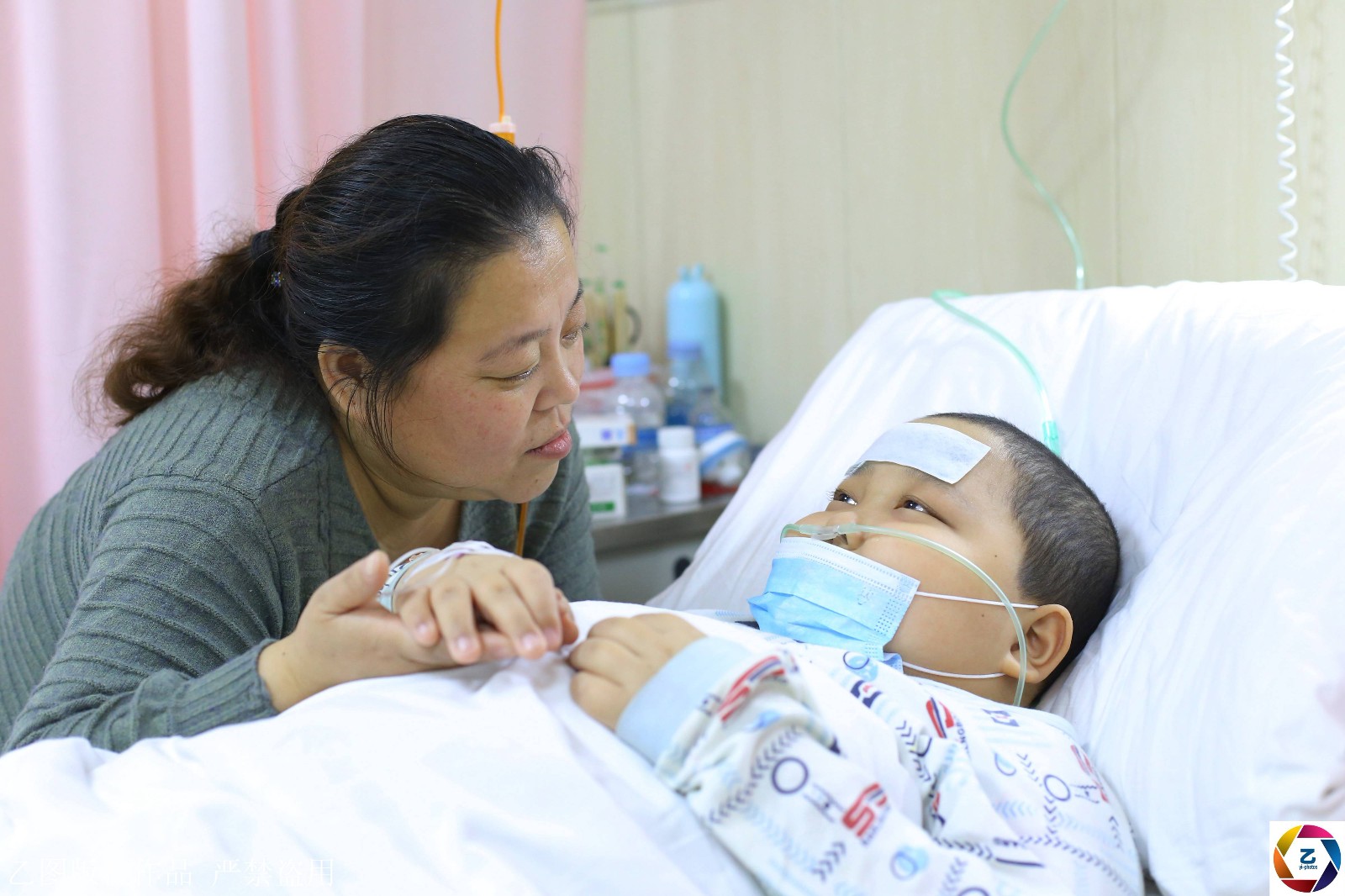 男童重病,高中寄宿的姐姐将每月10元零花钱省下救弟弟,妈妈哭了