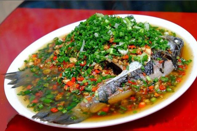 厨房小白可以轻松学会的一道下饭菜"剁椒鲫鱼"赶快来get吧!