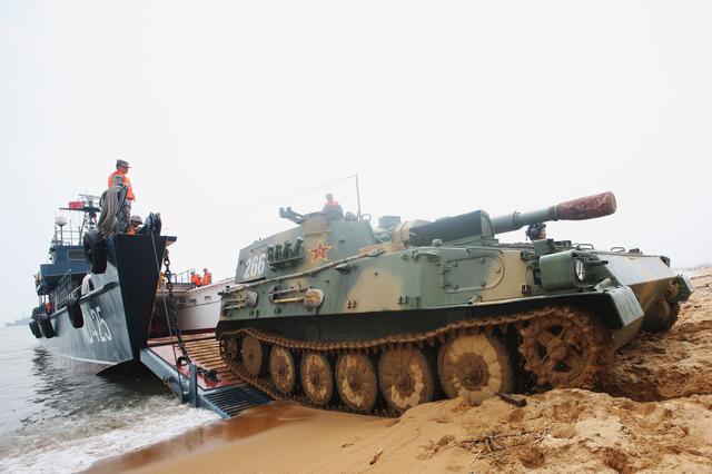 五对轮又出现了 这次是竟然从"海里"直接冲上了岸|步兵战车|登陆艇|主