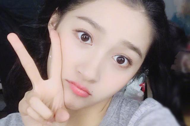 关晓彤公鸭嗓,长得一副尖酸刻薄的样子,实在喜