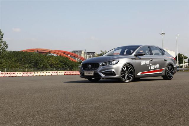 自主小钢炮试驾名爵6手动性能版