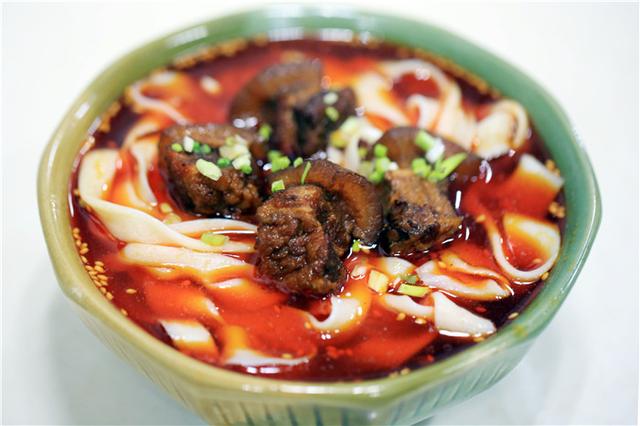 挞挞面 挞挞面,来到雅安不得不吃的美味,上里古镇的挞挞面,味道鲜美