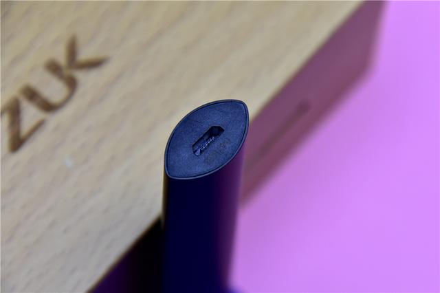 抛弃传统弊端带你体验0焦油的虚拟香烟悦刻换弹雾化烟初体验