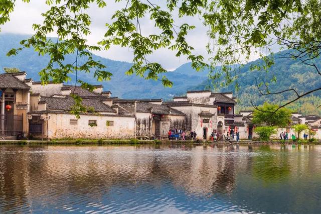 一幅徐徐展开的山水长卷,中国画里的乡村