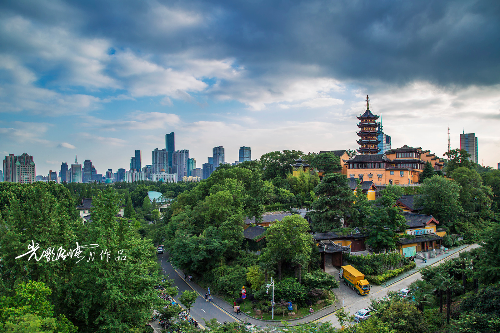 美丽南京,千年古刹鸡鸣寺---鸡鸣寺位于鸡笼山东麓,又称古鸡鸣寺