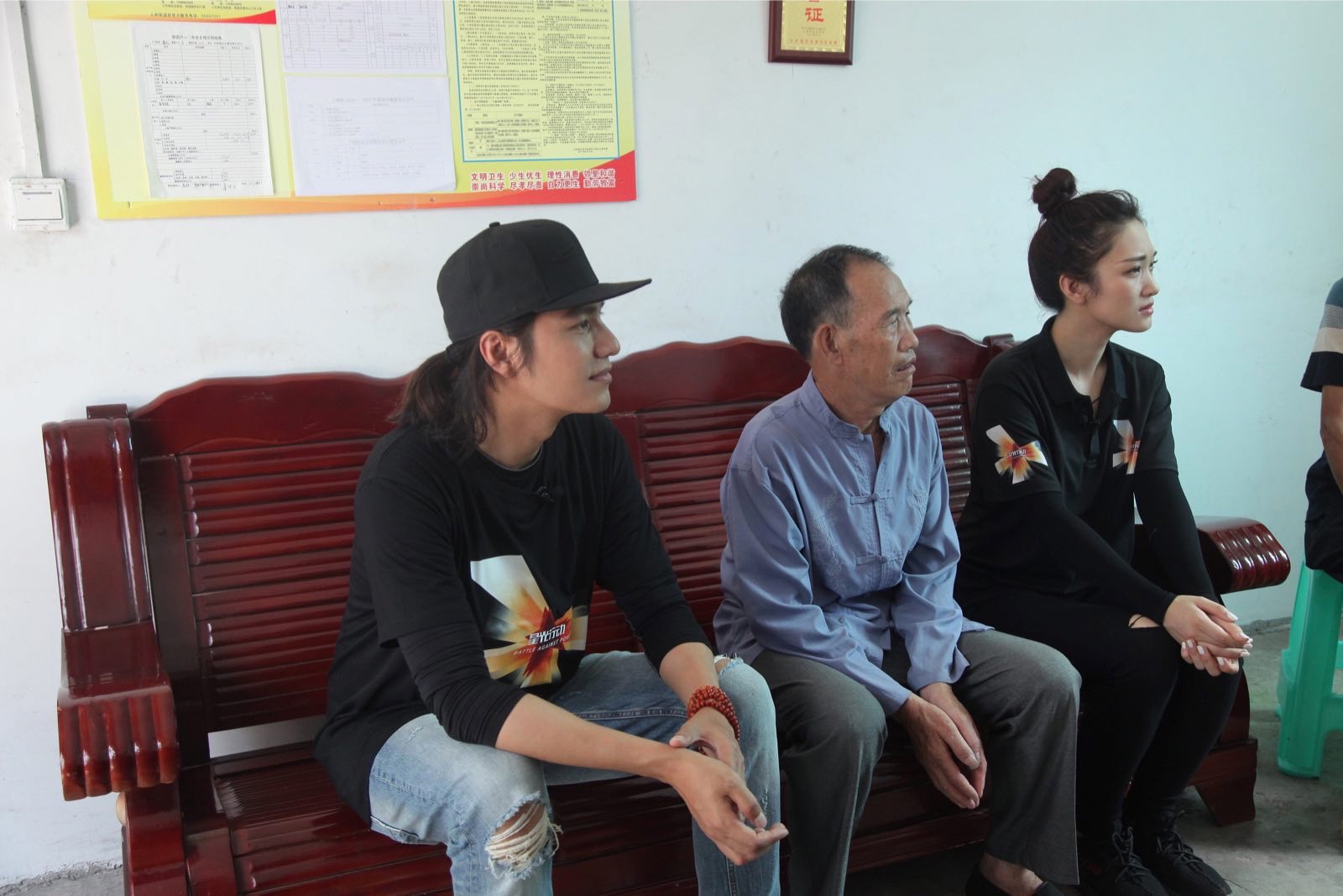 陈坤扶贫重庆云阳土申大哥炒腊肉 坦言乐观成