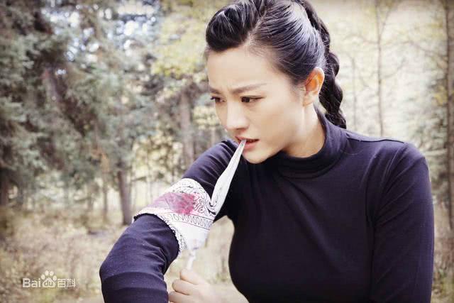 石兆琪合作主演的反恐军旅剧《反恐特战队之猎影》,在剧中饰演赵欣