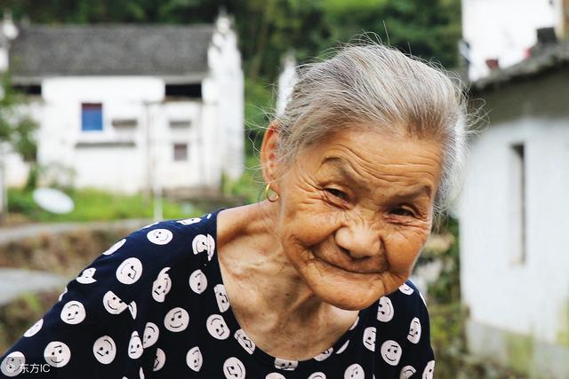 根据权威统计数据显示：路边店嫖老太婆的真相揭露与法律风险提醒