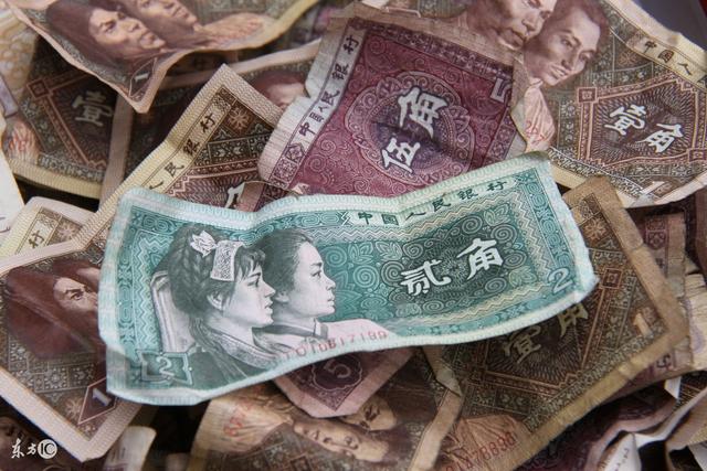 离家打工,孩子寄养弟媳家,回家见桌上一堆零钱,我吓得直报警