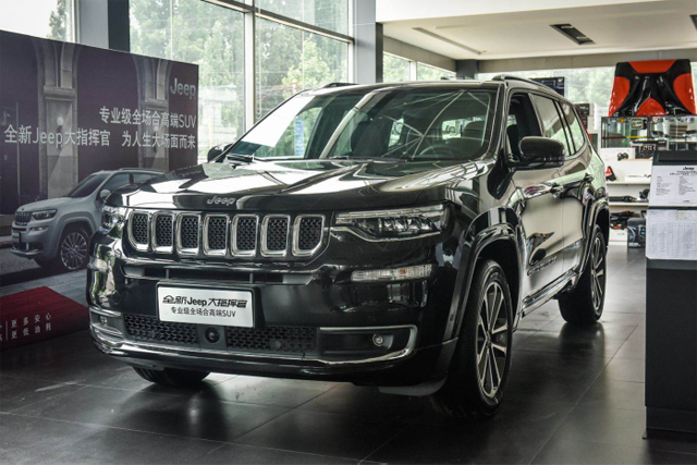 到店看车的人络绎不绝专业级7座suvjeep大指挥官备受好评