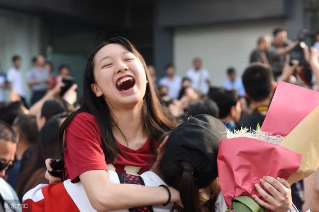 理综争议有下文!多省考试院公布:ab都给分,选b考生欢呼雀跃!