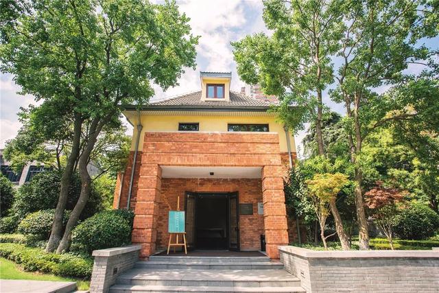 道,一道之隔,是著名建筑师贝聿铭先生晚年留在南京的一座六层楼的建筑