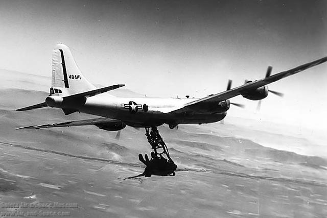 而是世界最小喷气式战机,呆萌外表隐藏冷战秘密|冷战|轰炸机|战斗机