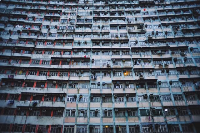 太真实了,这才是香港普通市民住的地方!内地居民看完心情很复杂