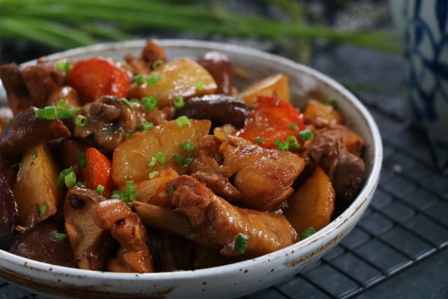 秋天,女儿就馋这道菜,简单炖一炖,每次都要多吃2碗饭,太香了