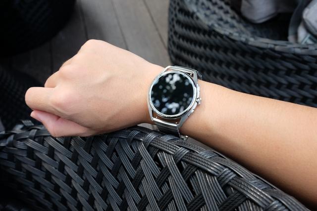 3990元的真智能手表贵吗阿玛尼art5006奢华与智能的巧妙结合