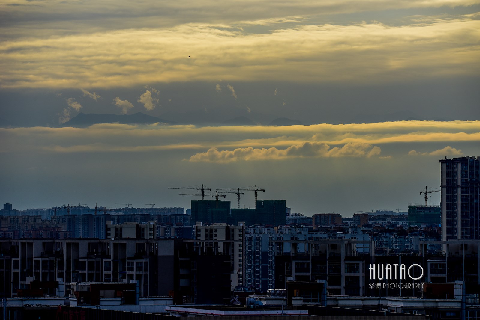 窗含西岭千秋雪成都二环内肉眼就可看到雪山