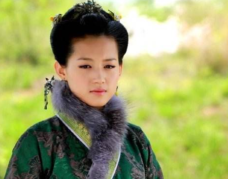 她在11岁的时候就坐上了皇后之位,却是嫁给自己的亲舅舅