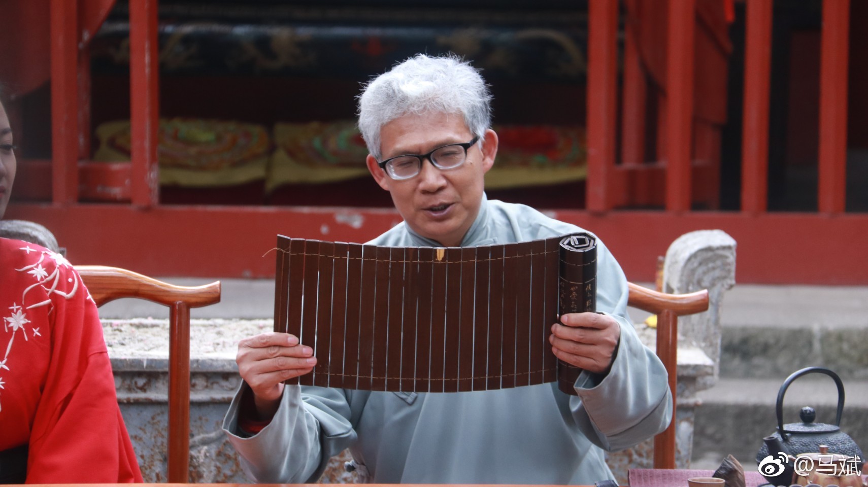 直播结束2小时了,先上两张纪老师表情包