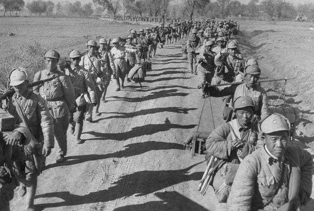 日伪军筑起三百里封锁线怎么办?粟裕指示:用这两个字破解它!