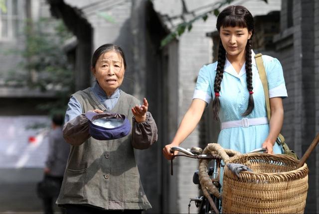 我的丑娘张少华,82高龄岁重病在床,儿子不管,如今仍住40平小房