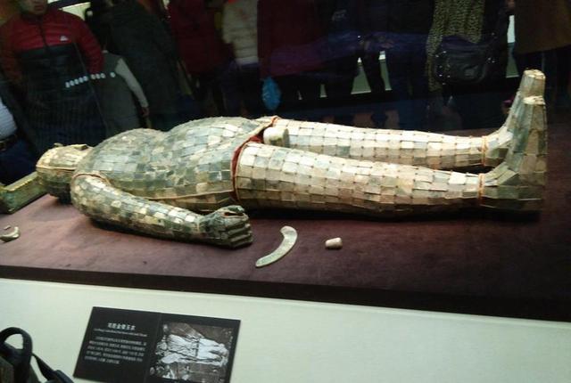 金缕玉衣到底有何好处答防止尸体腐烂那隐秘部位如何处理