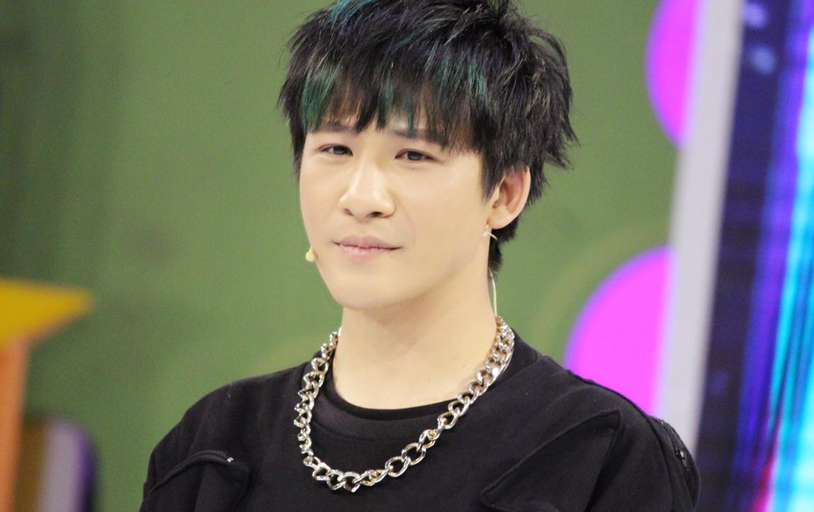 于是就一个大张伟,一个小张伟来区分