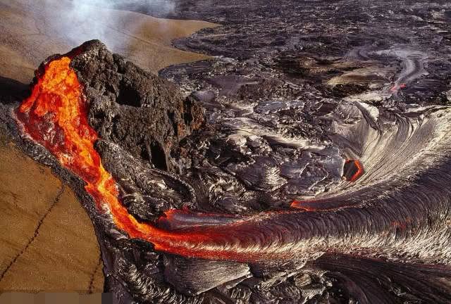 面对火山危害,相比较人类产生的垃圾简直不足为道.