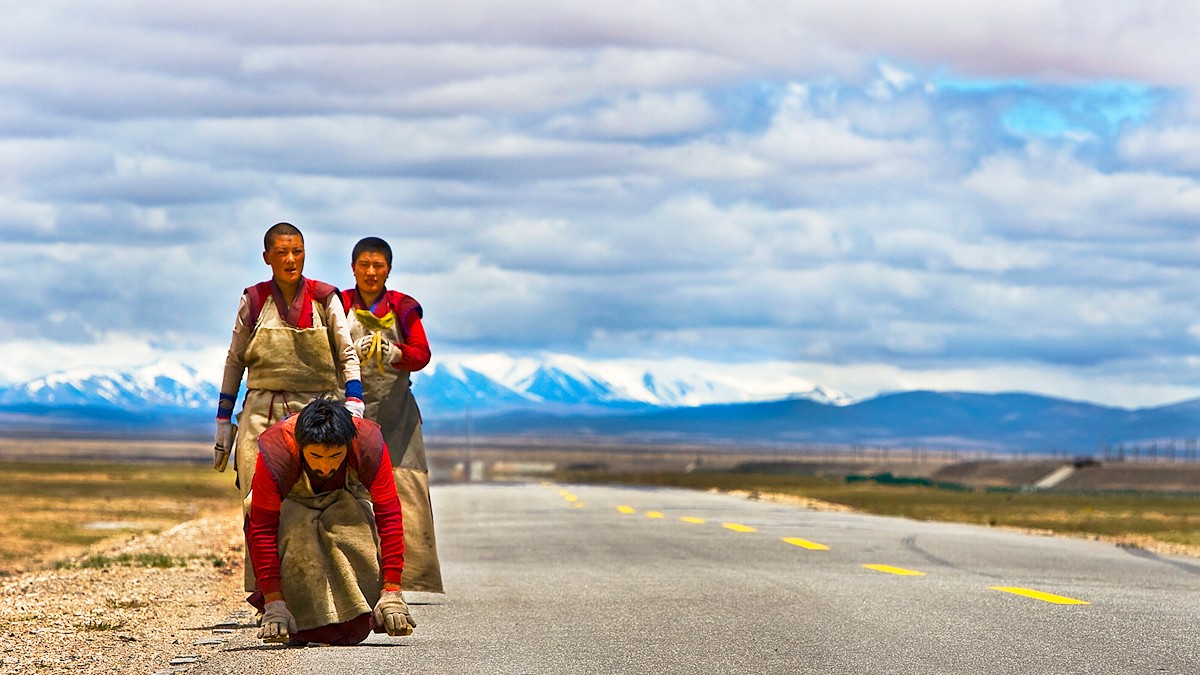 红原:朝圣磕头是苦修,六度万行是信仰