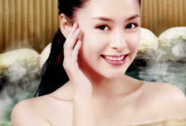 阿娇公开谈当年为什么不阻止陈先生拍照确实很傻很天真