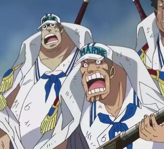 海贼王里香克斯强势登场,只有这位海军还面带微笑