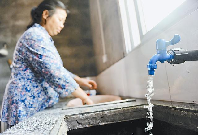 村通自来水了,专家想不通为何农民宁愿喝地下水,也不用自来水