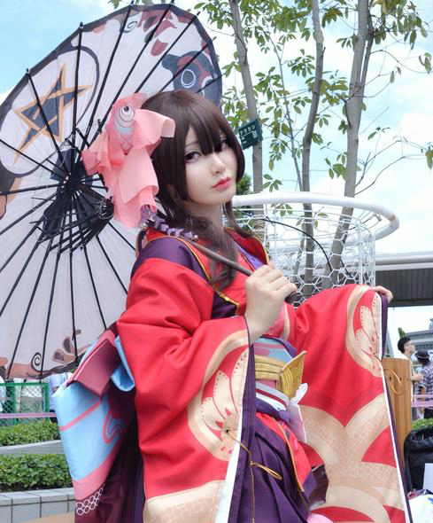 阴阳师神乐cosplay,网友,在室内还撑啥伞,怕被灯光晒黑