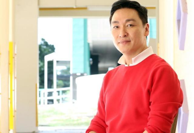 新加坡演员来说,在内地演艺市场想要走红的难度是可想而知的,陈泰铭