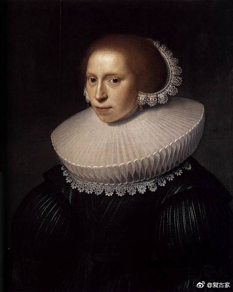 拉夫领ruff从15601640年间成为贵族男女服装的典型特征