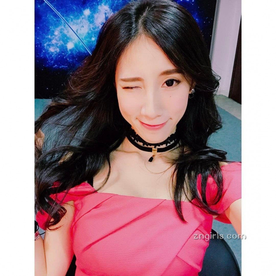 黑涩会美眉黄乔歆私房照