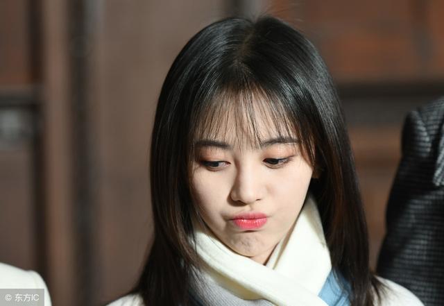 王思聪:街头暴打网红吴迪!并喊话:见你一次,打