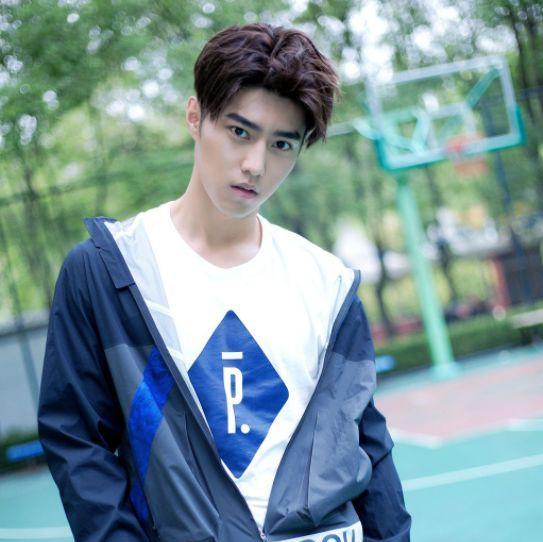 《爱情进化论》的演员全是高颜值,现实生活中他们美爆了