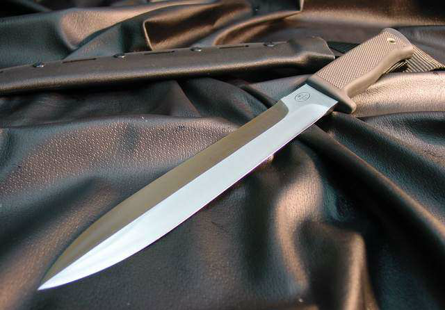 世界著名军刀,它经过特别热处理,具有人的刀锋保持力