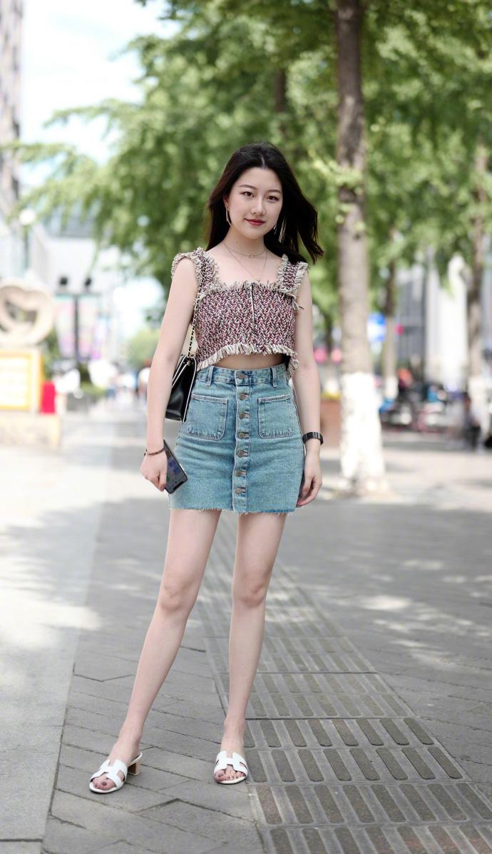 杭州街拍: 清秀为主, 第六位姑娘很个性