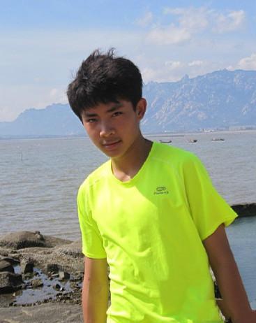 父母爱情梅婷5个小孩已长大亚菲变化最大小儿子最帅