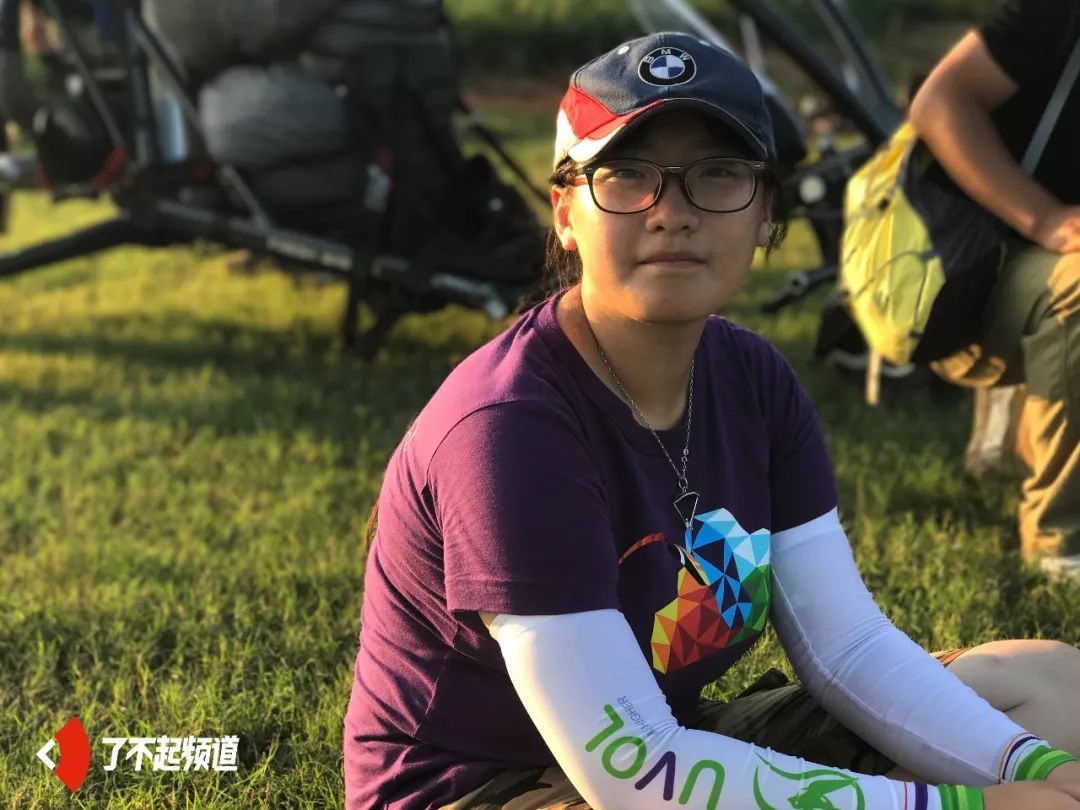 17岁的她是国内年龄最小的滑翔伞飞行员