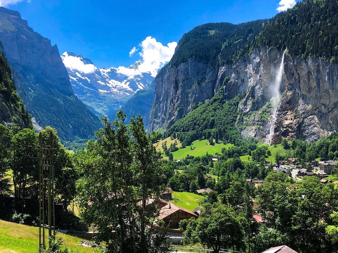 瑞士劳特布伦嫩享誉世界的瀑布小镇