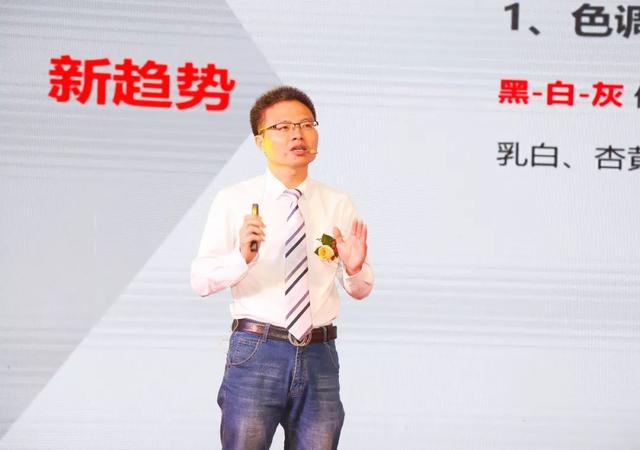 聚焦负离子瓷砖,深挖产品价值营销中心市场总监刘应安先生则以"品牌