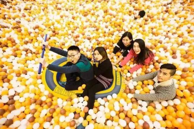 六一儿童节泉州海峡体育馆,120万个海洋球,孩子们都玩疯了!