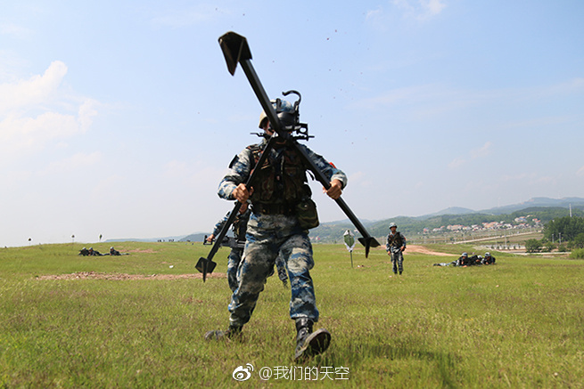 走,去兵哥的野外练兵场看看!原来,野外的兵哥也有诗和远方